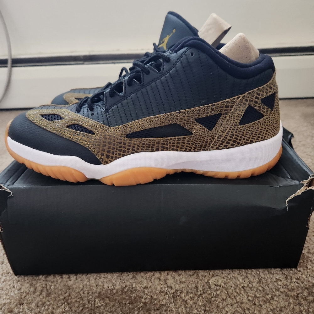 Jordan 11 Retro Low Croc